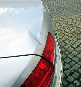 Audi A8 Kofferraumklappe beschädigt