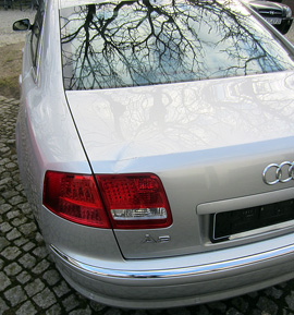 Audi A8 Kofferraumklappe beschädigt
