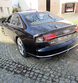 Audi A8 L mit Seitenschaden links
